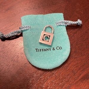 TIFFANY AND CO 925 STERLING SILVER INITIAL LETTER "C" PADLOCK LOCK PENDANT CHARM